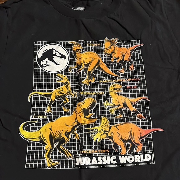 Size M Jurassic shirt - Picture 2 of 4
